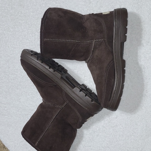UGG Classic ll Brown Boots Size 8 Women's - Picture 3 of 9
